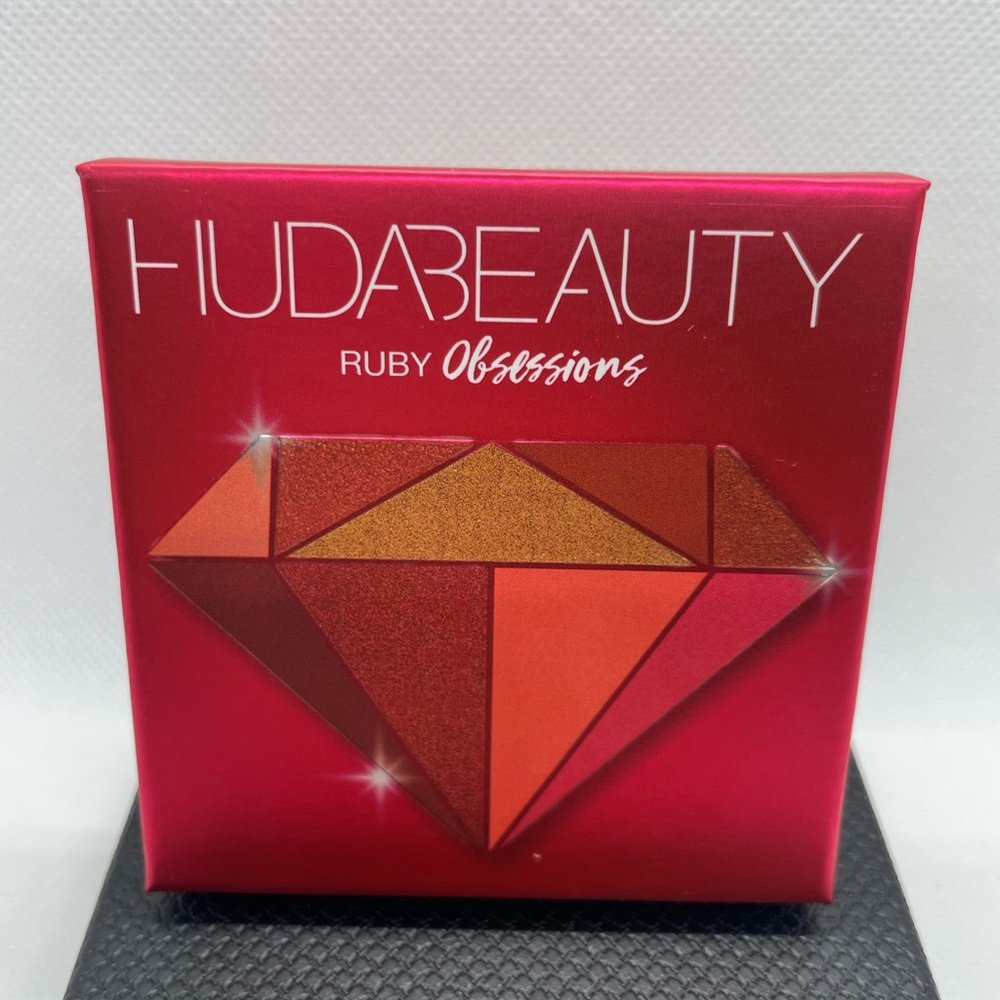 HUDA BEAUTY Ruby Obsessions Palette - Red, Orange, Gold